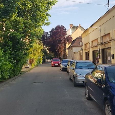 Lotti Apartman Kiskunhalas Luaran gambar