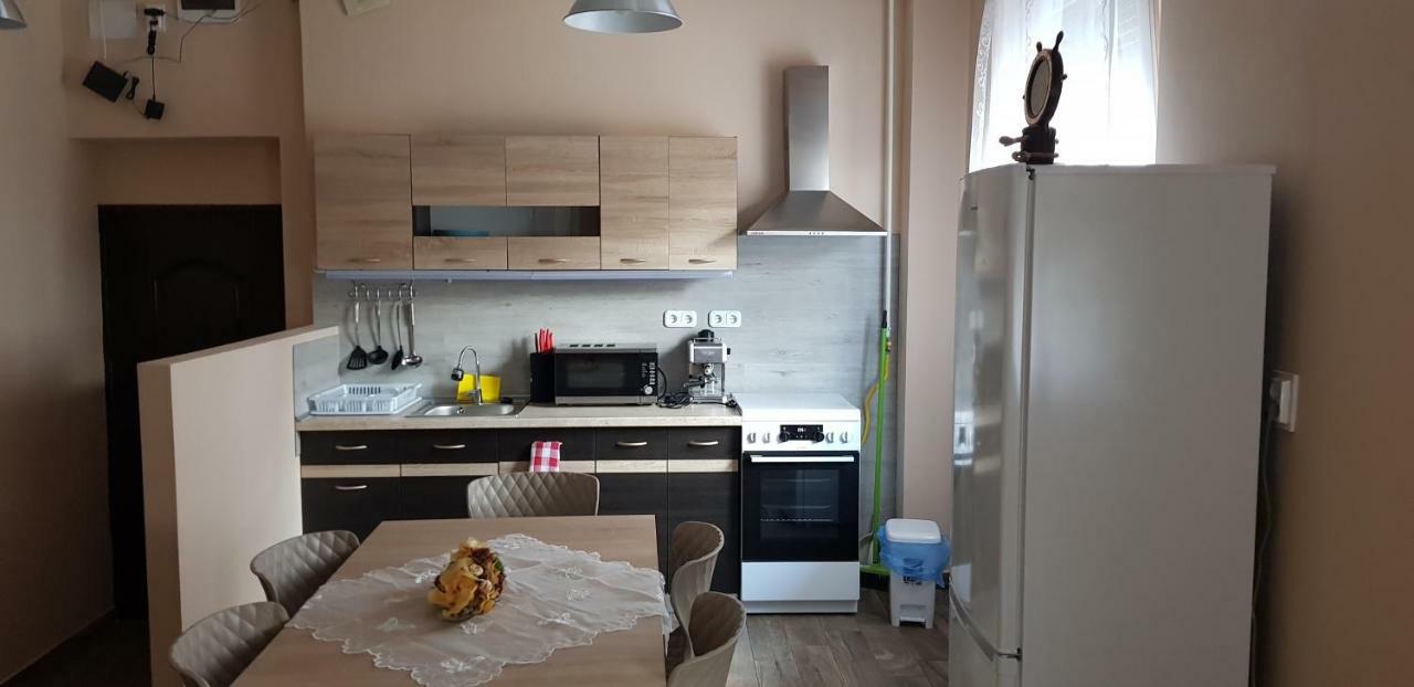 Lotti Apartman Kiskunhalas Luaran gambar