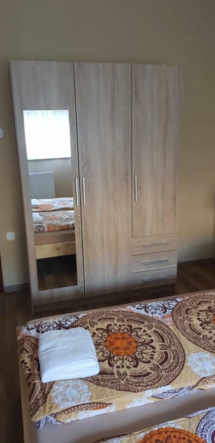 Lotti Apartman Kiskunhalas Luaran gambar