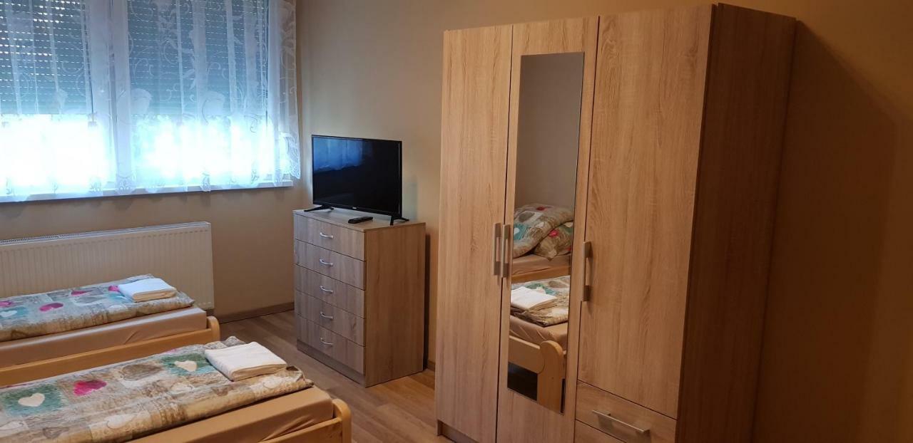 Lotti Apartman Kiskunhalas Luaran gambar