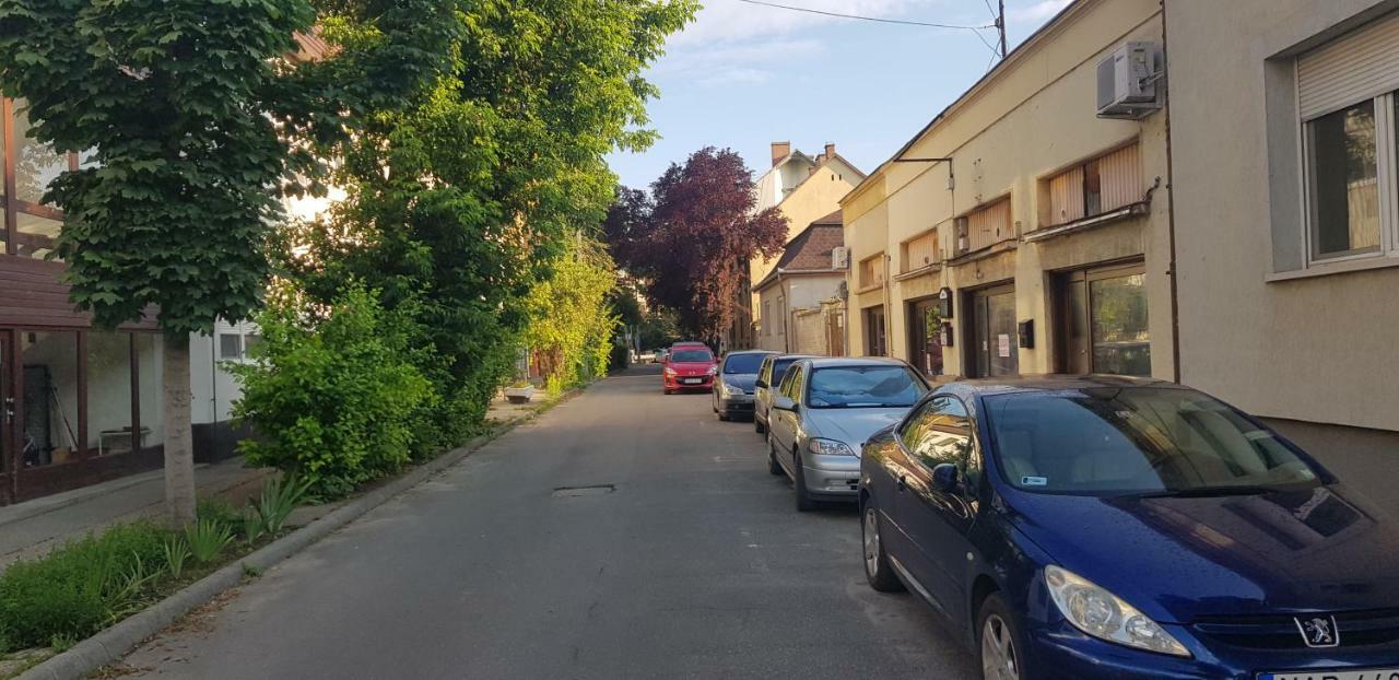 Lotti Apartman Kiskunhalas Luaran gambar