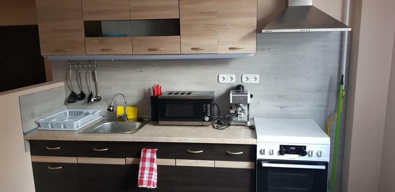 Lotti Apartman Kiskunhalas Luaran gambar